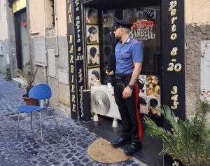 Viterbo - Barber shop sospesi in centro - I carabinieri in azione