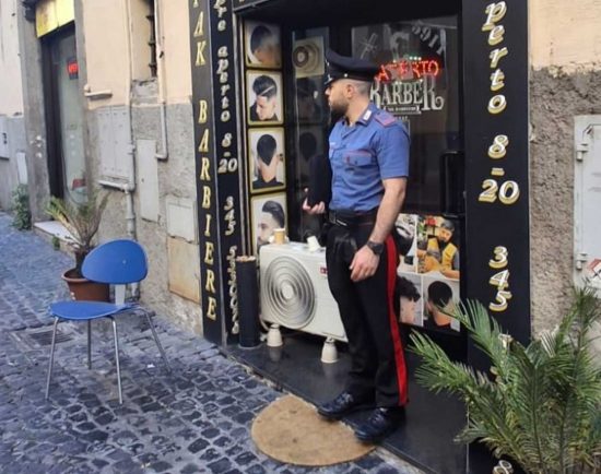 Viterbo - Barber shop sospesi in centro - I carabinieri in azione