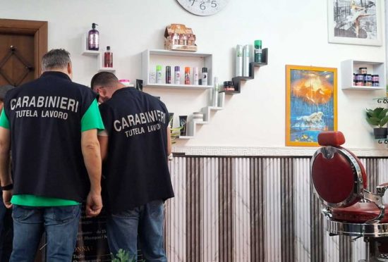 Viterbo - Barber shop sospesi in centro - I carabinieri in azione