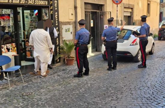 Viterbo - Barber shop sospesi in centro - I carabinieri in azione