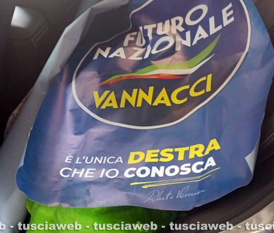 Viterbo - Il manifesto di Futuro Nazionale nall'auto danneggiata al Sacrario