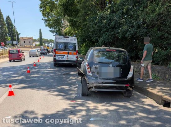 Scontro tra tre auto a Cura di Vetralla