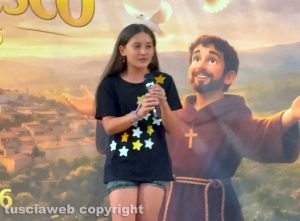 La piccola Talitha incanta con la canzone di Arisa