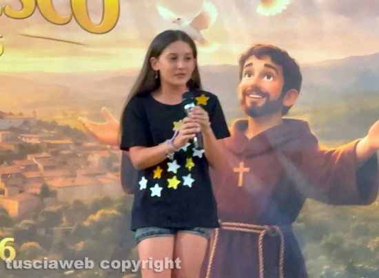 La piccola Talitha incanta con la canzone di Arisa