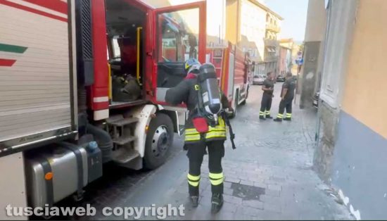 Fiamme e fumo in un ristorante, evacuato locale in via Sant'Agostino - I vigili del fuoco