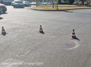 Viterbo – Investe ciclista e fugge, grave l’uomo caduto a terra