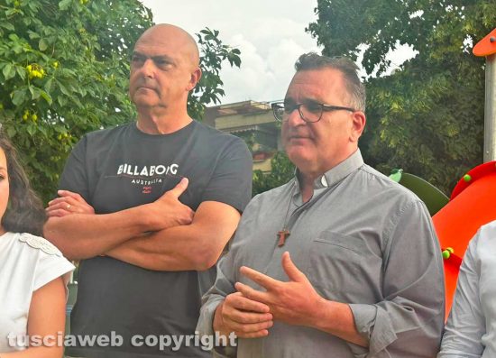 Viterbo - L'assessore Giancarlo Martinengo e don Luca Scuderi