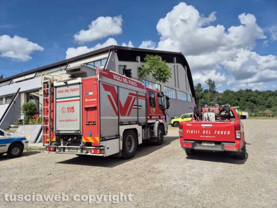 Montefiascone - Una persona si sente soffocare e finisce in ospedale, palazzetto dello sport evacuato - I vigili del fuoco