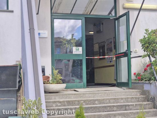 Montefiascone - Una persona si sente soffocare e finisce in ospedale, palazzetto dello sport evacuato