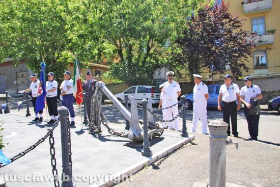 Viterbo - La celebrazione della marina militare per onorare i caduti