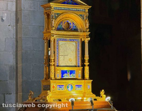 Bolsena - L'infiorata del Corpus domini - La Sacra pietra