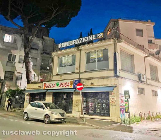 Viterbo - La scritta in in piazza Antonio Gramsci
