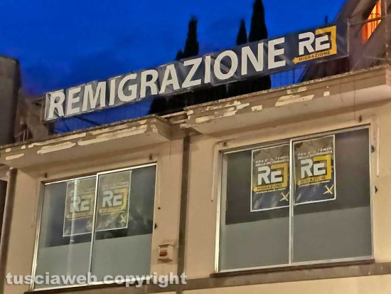 Viterbo - La scritta in in piazza Antonio Gramsci