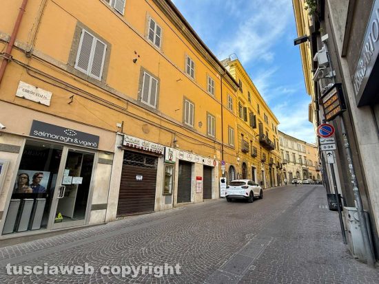 Viterbo - L’ultimo bar del corso è chiuso da oltre un mese, la Casa del caffè Miani è in vendita