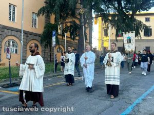 Viterbo - La messa in onore di Sant’Antonio da Padova, seguita dalla tradizionale processione