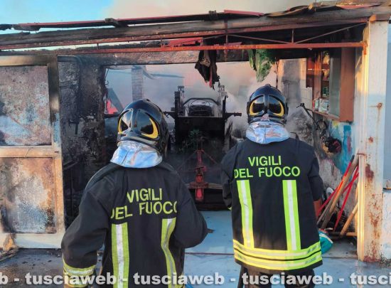 Cerveteri - Fiamme vicino alle case e in uno stabilimento balneare