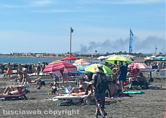 Tarquinia - Fumo nero all'orizzonte