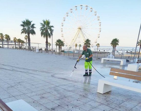 Civitavecchia - Pulizia sulla terrazza Guglielmi