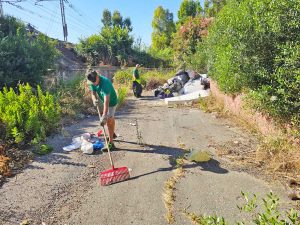 Civitavecchia - Rifiuti sulla strada di Torrevaldaliga