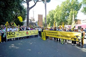 La protesta della Tuscia contro il deposito scorie arriva fino a Roma