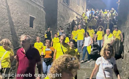 Viterbo - Un fiume di magliette gialle della Coldiretti in cammino nel cuore della città