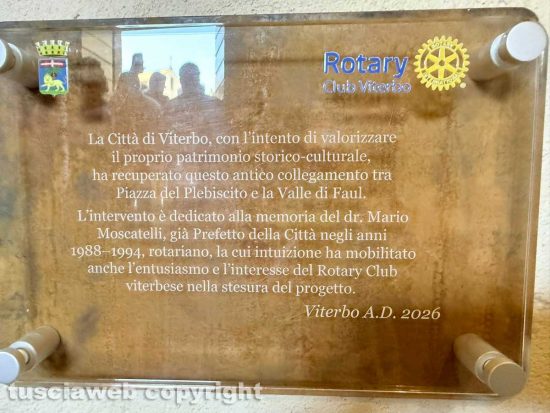 Viterbo - Il passaggio pedonale di via del Ganfione - La targa a Moscatelli
