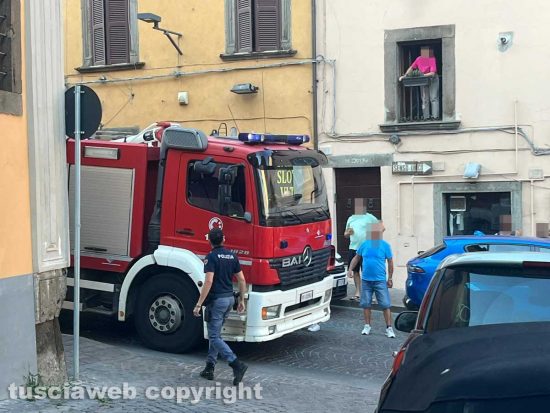 Via Sant'Agostino - La polizia e i vigili del fuoco sul posto