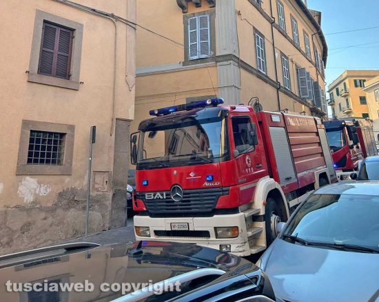 Via Sant'Agostino - I vigili del fuoco sul posto