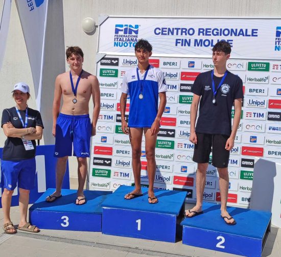 A destra Antonio Tata argento 50 stile libero cadetti