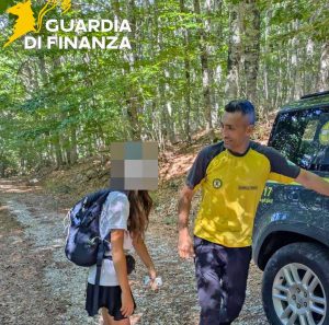 Rieti - Guardia di finanza - Ragazza si perde nei boschi
