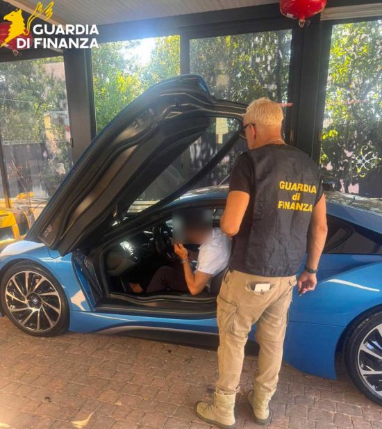 Guardia di finanza - Operazione extralusso di cemento soffiato