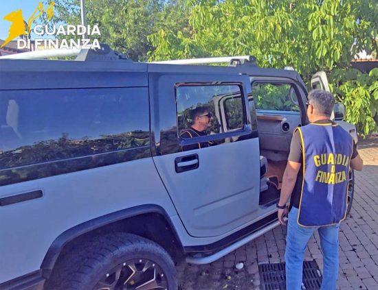 Guardia di finanza - Operazione extralusso di cemento soffiato