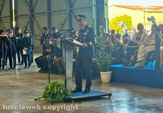 Viterbo - Il comandante delle scuole e della terza regione aerea Francesco Vestito