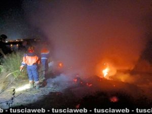 Tarquinia – Un incendio nella riserva naturale delle Saline di Tarquinia Lido