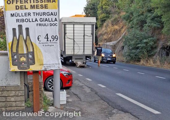 Vetralla - Rimorchio si stacca da un bilico