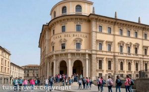 Simulazione - Come sarà il liceo classico Mariano Buratti con l'insegna "Casa del Balilla" (Immagine creata con IA)