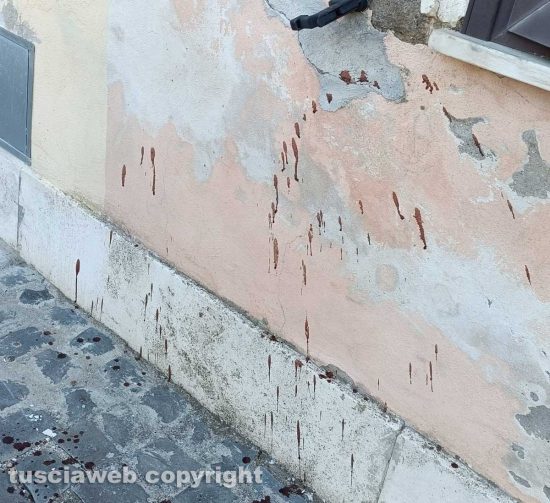 Civita Castellana - Uomo accoltellato in strada