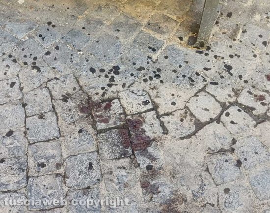 Civita Castellana - Uomo accoltellato in strada