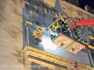 Viterbo - Fregio crolla da porta della Verità, sfiorata la tragedia