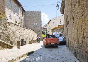 Viterbo - Anziana cade in casa, soccorsa dai vigili del fuoco
