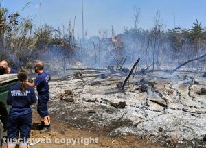 Viterbo - Incendio di sterpaglie e canneto in Strada Ca l'Aglio