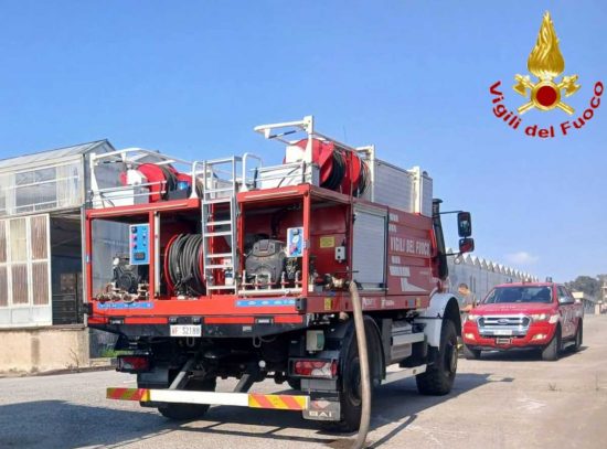 Nube di fumo nero a Civitavecchia