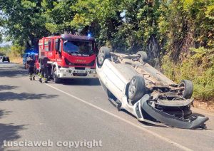 Viterbo - Perde il controllo dell'auto sulla Sammartinese