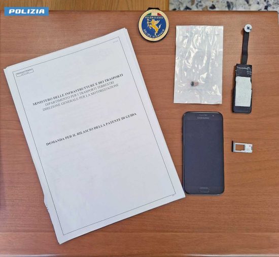Viterbo - Polizia - Il materiale elettronico sequestrato