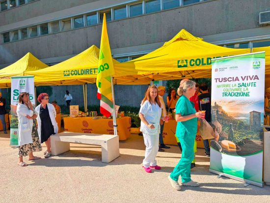 Viterbo - I mercatini dei contadini della Coldiretti all'ospedale Santa Rosa