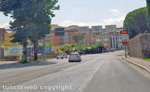 Viterbo - Il semaforo all’incrocio tra viale Raniero Capocci e via Fratelli Rosselli
