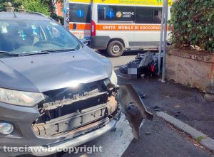 Viterbo - Scontro tra moto e auto all'incrocio tra via Piave e via Col di Lana