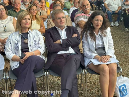 L’euro parlamentare Maria Teresa Vivaldini, il capo delegazione di FdI al parlamento europeo Carlo Fidanza e Antonella Sberna