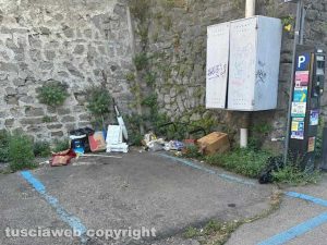 Viterbo - Rifiuti in via Sant'Antonio