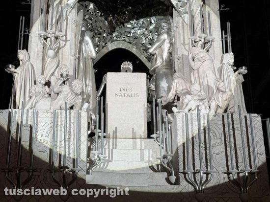 Montaggio della macchina di Santa Rosa - Dies Natalis - La statua della patrona 